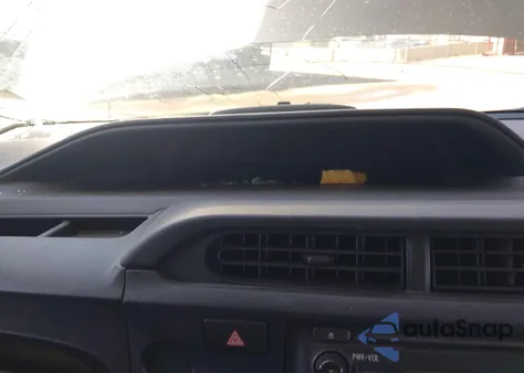 2014 Toyota Prius C One z USA, uszkodzony, nr VIN JTDKDTB35E1565934